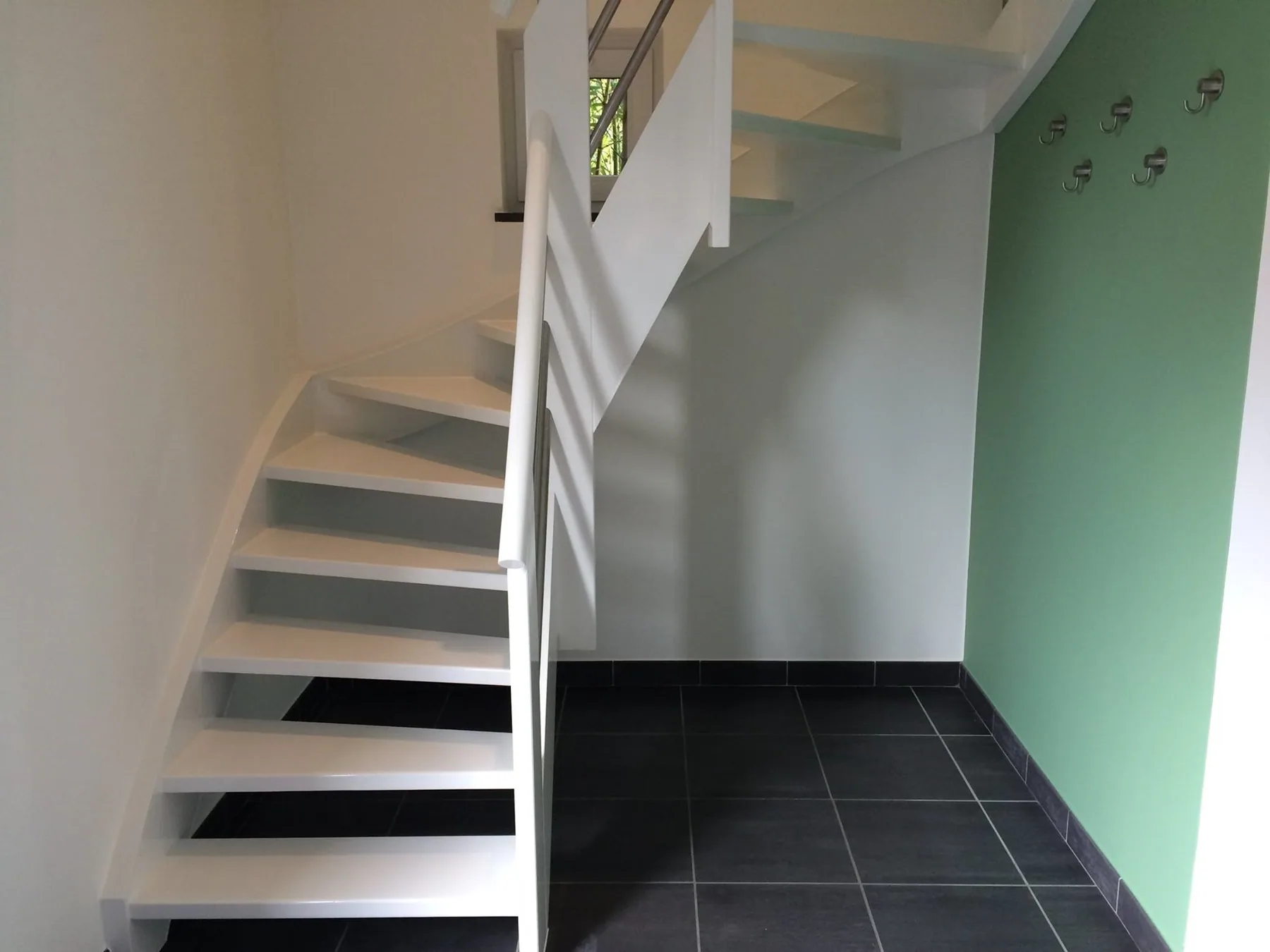 Naadloze muurafwerking met betonlook in Kumtich