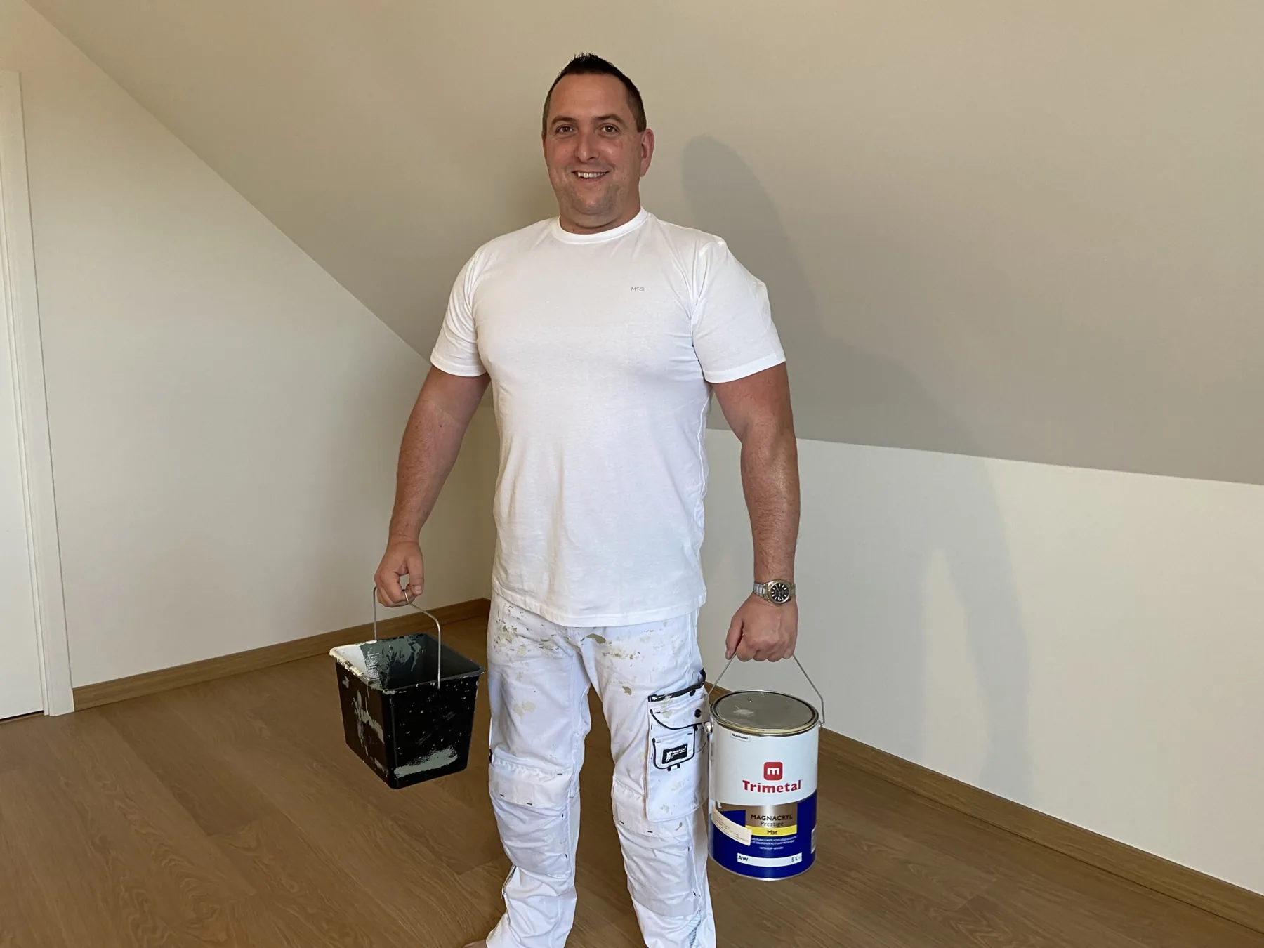 Plafond na het aanbrengen van een matte plafondverf