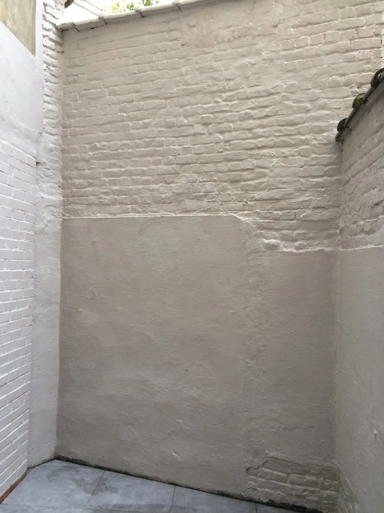 Schilderwerken in een woning in Korbeek-Lo
